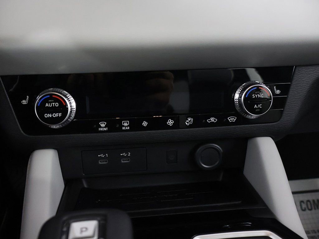 New 2025 Mitsubishi Outlander SE image 50