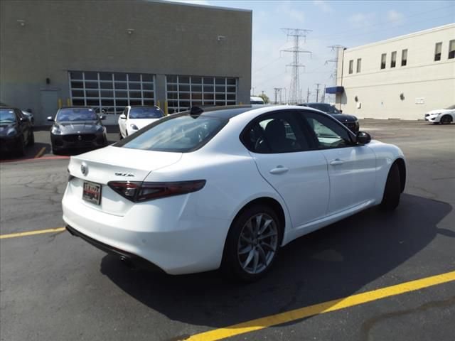 Used 2024 Alfa Romeo Giulia Sprint AWD/4WD image 3
