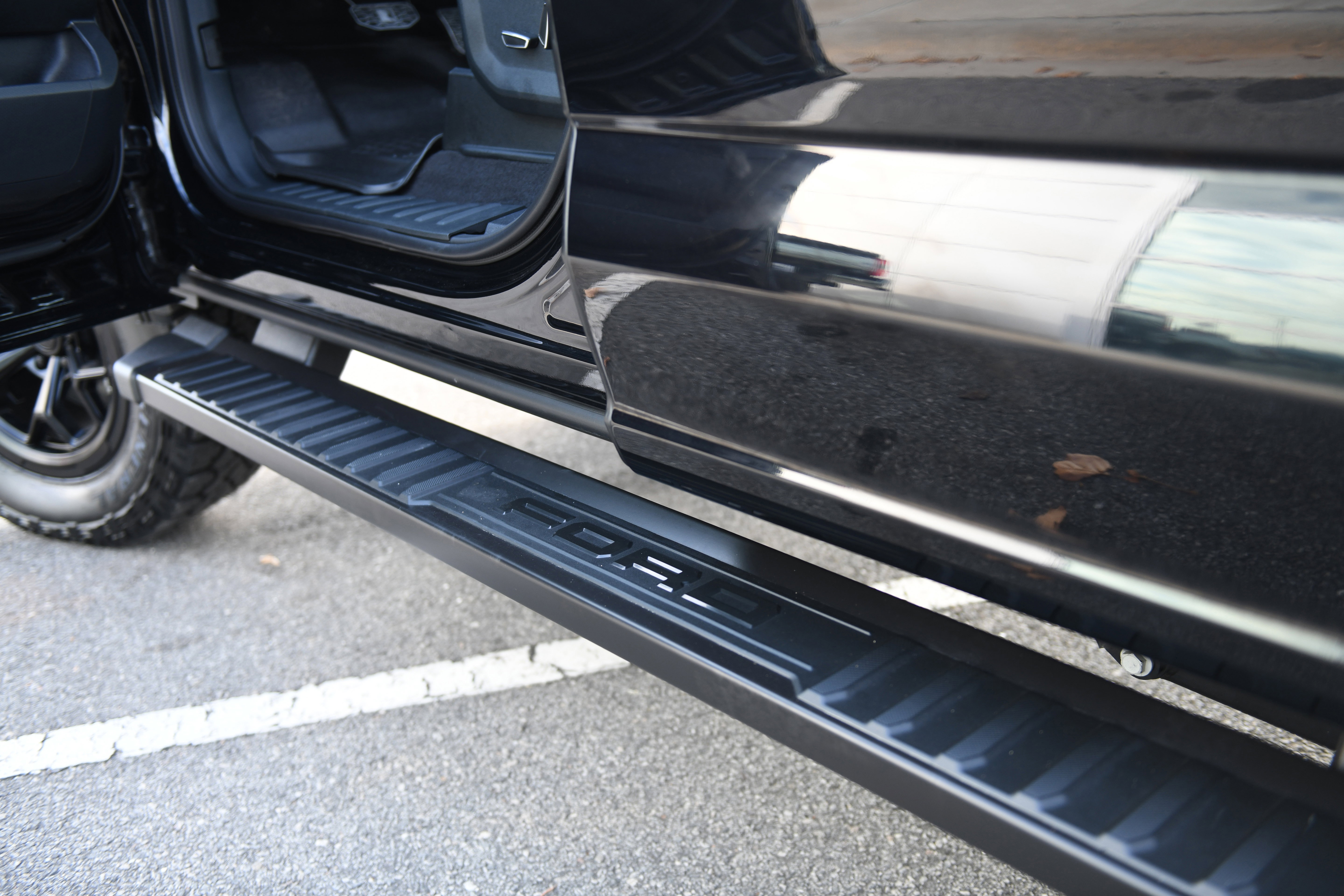 New 2025 Ford F150 Lariat w/ Equipment Group 502A High image 17