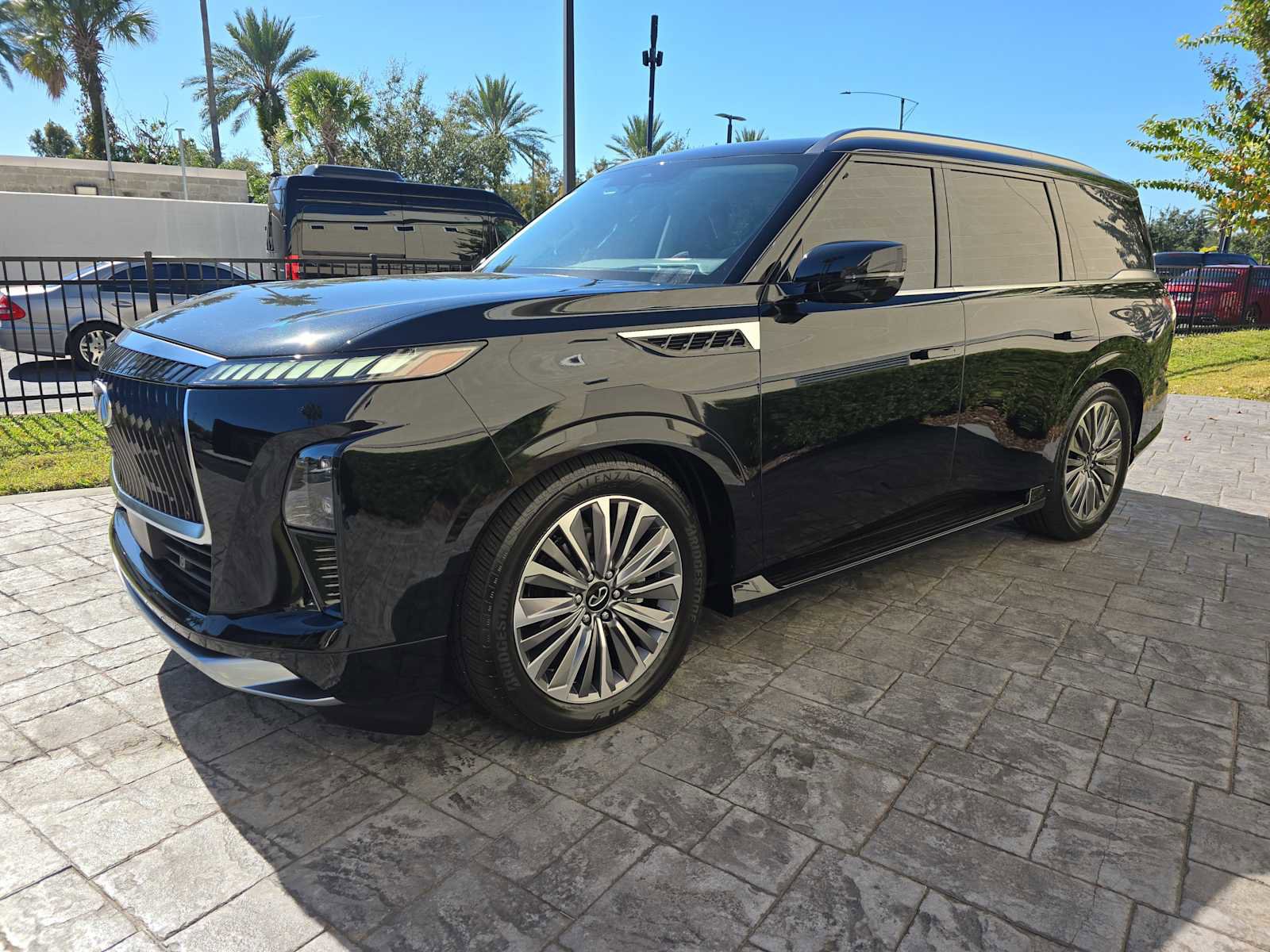 Certified 2025 INFINITI QX80 Sensory image 7