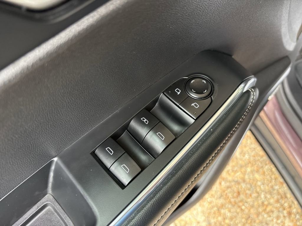 Certified 2025 GMC Acadia Elevation FWD image 23