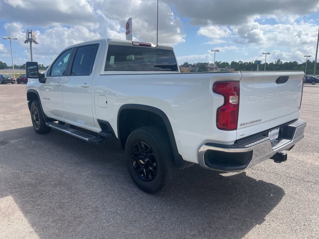 Used 2023 Chevrolet Silverado 2500 LT w/ Convenience Package AWD/4WD image 4