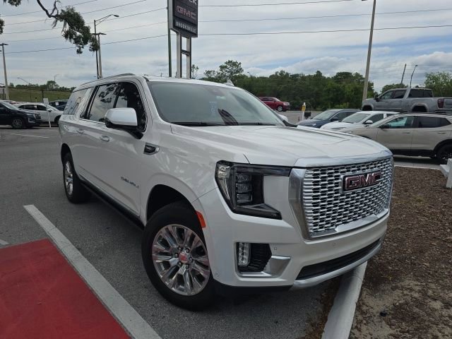 Used 2024 GMC Yukon XL Denali w/ Advanced Technology Package AWD/4WD image 4