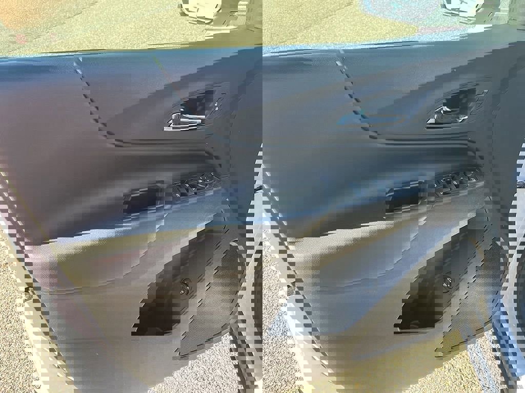 Used 2023 Chevrolet Equinox LT image 23