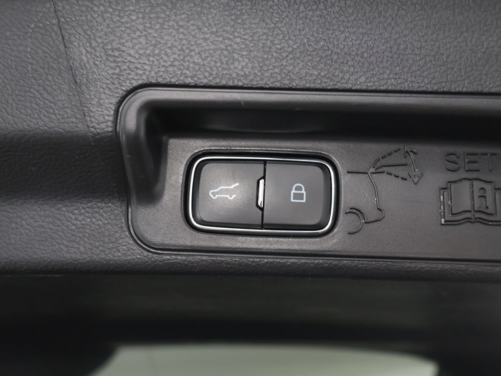 Used 2025 Ford Explorer ST-Line w/ ST-Line Street Pack AWD/4WD image 20