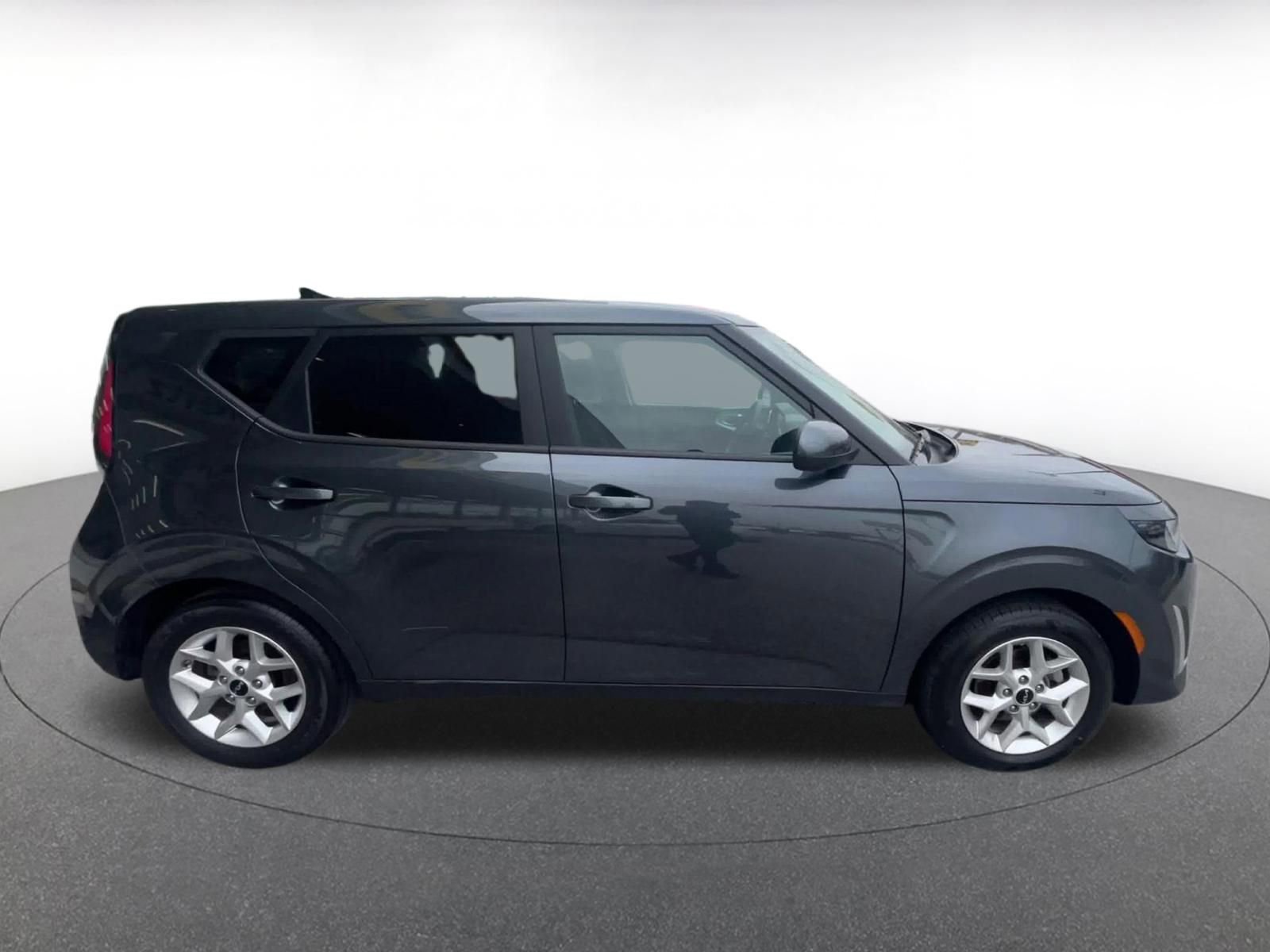 Used 2025 Kia Soul LX w/ LX Technology Package image 16