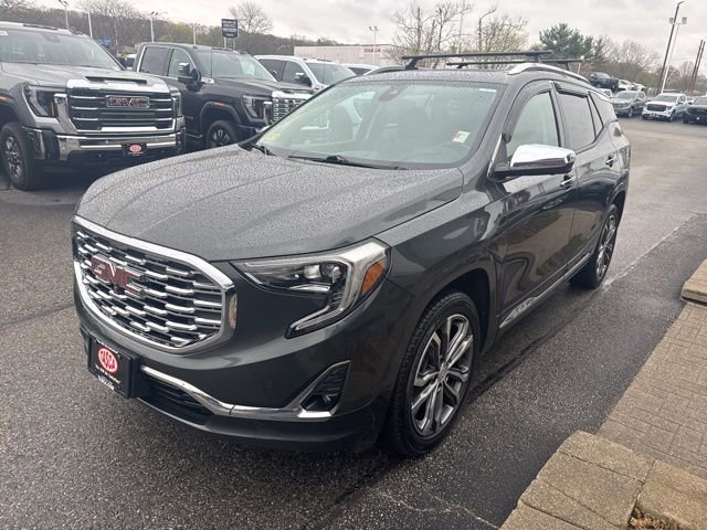 Used 2019 GMC Terrain Denali w/ Advanced Safety Package AWD/4WD image 3