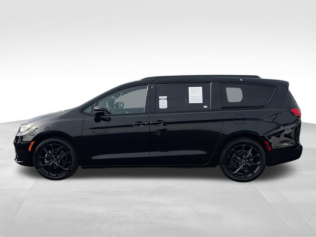 Used 2024 Chrysler Pacifica Touring-L w/ S Appearance Package FWD image 6