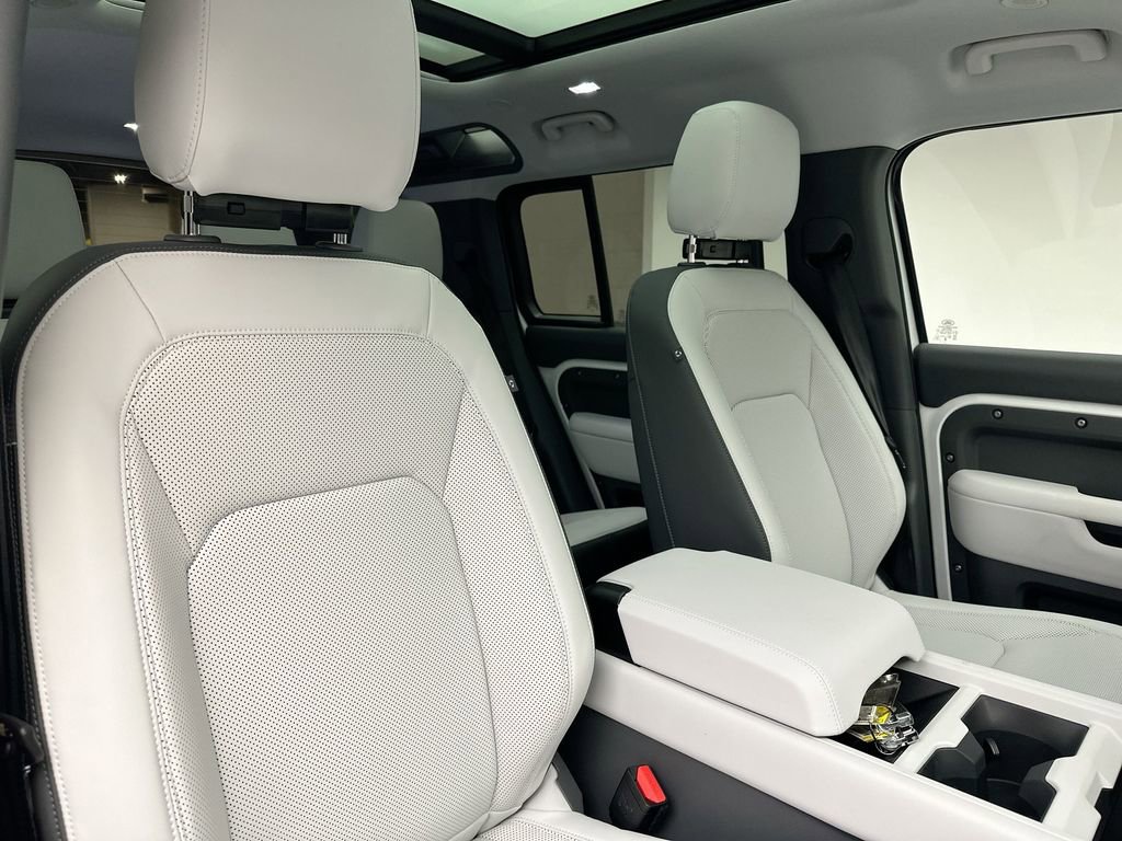 New 2025 Land Rover Defender 110 S AWD/4WD image 4