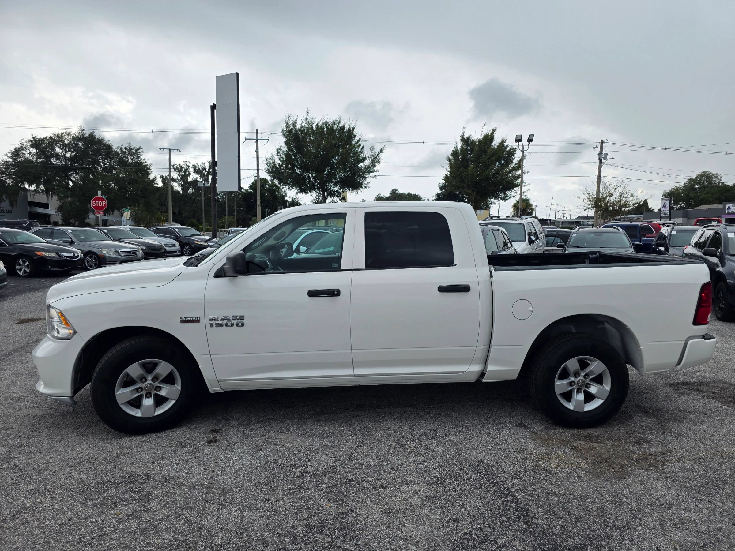 Used 2017 RAM 1500 Express RWD image 4