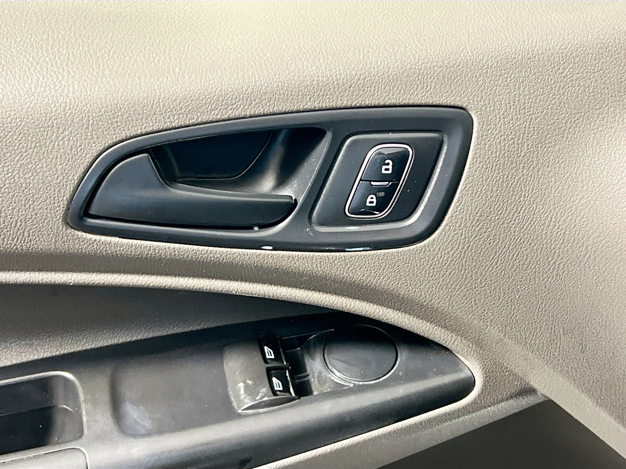 Used 2019 Ford Transit Connect XL image 16