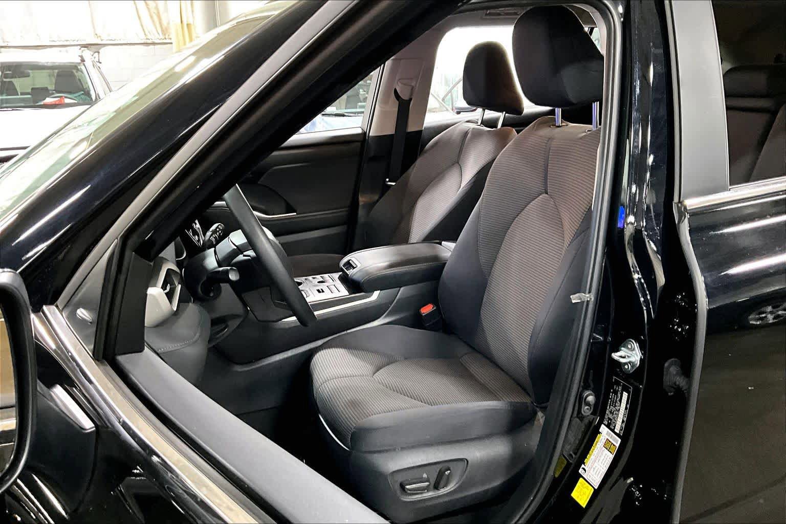 Used 2023 Toyota Highlander L AWD/4WD image 8