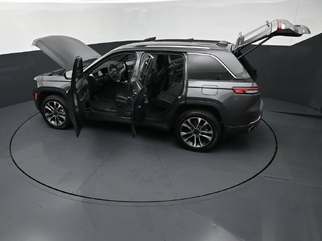 Used 2023 Jeep Grand Cherokee Overland AWD/4WD image 27