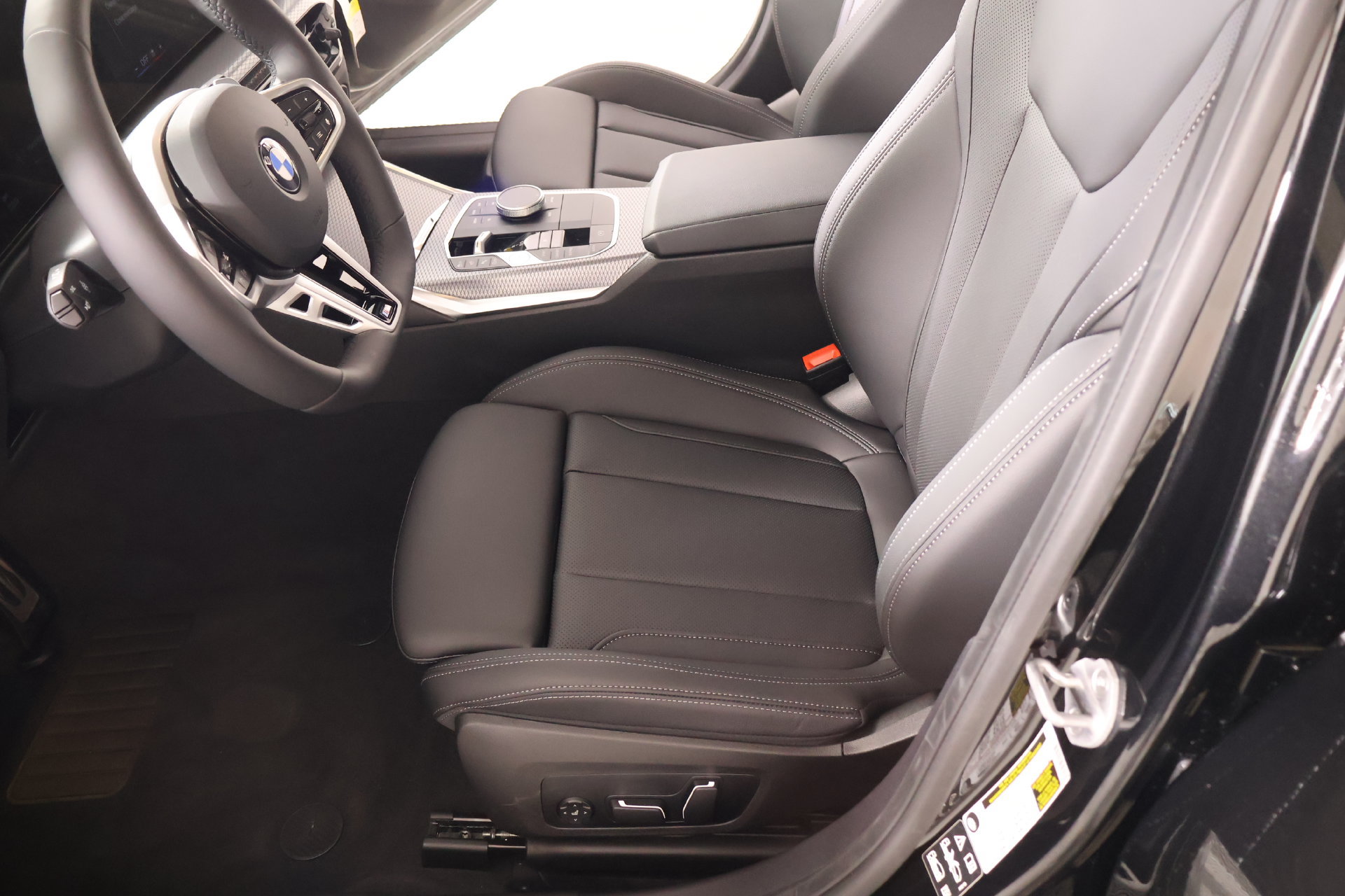 New 2026 BMW 330i xDrive Sedan w/ M Sport Package AWD/4WD image 11