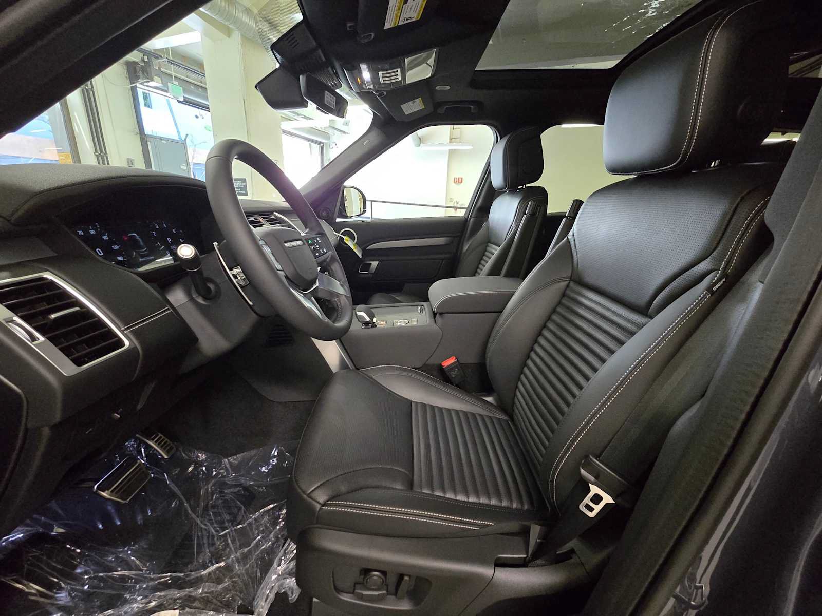 New 2026 Land Rover Discovery Limited Edition AWD/4WD image 22