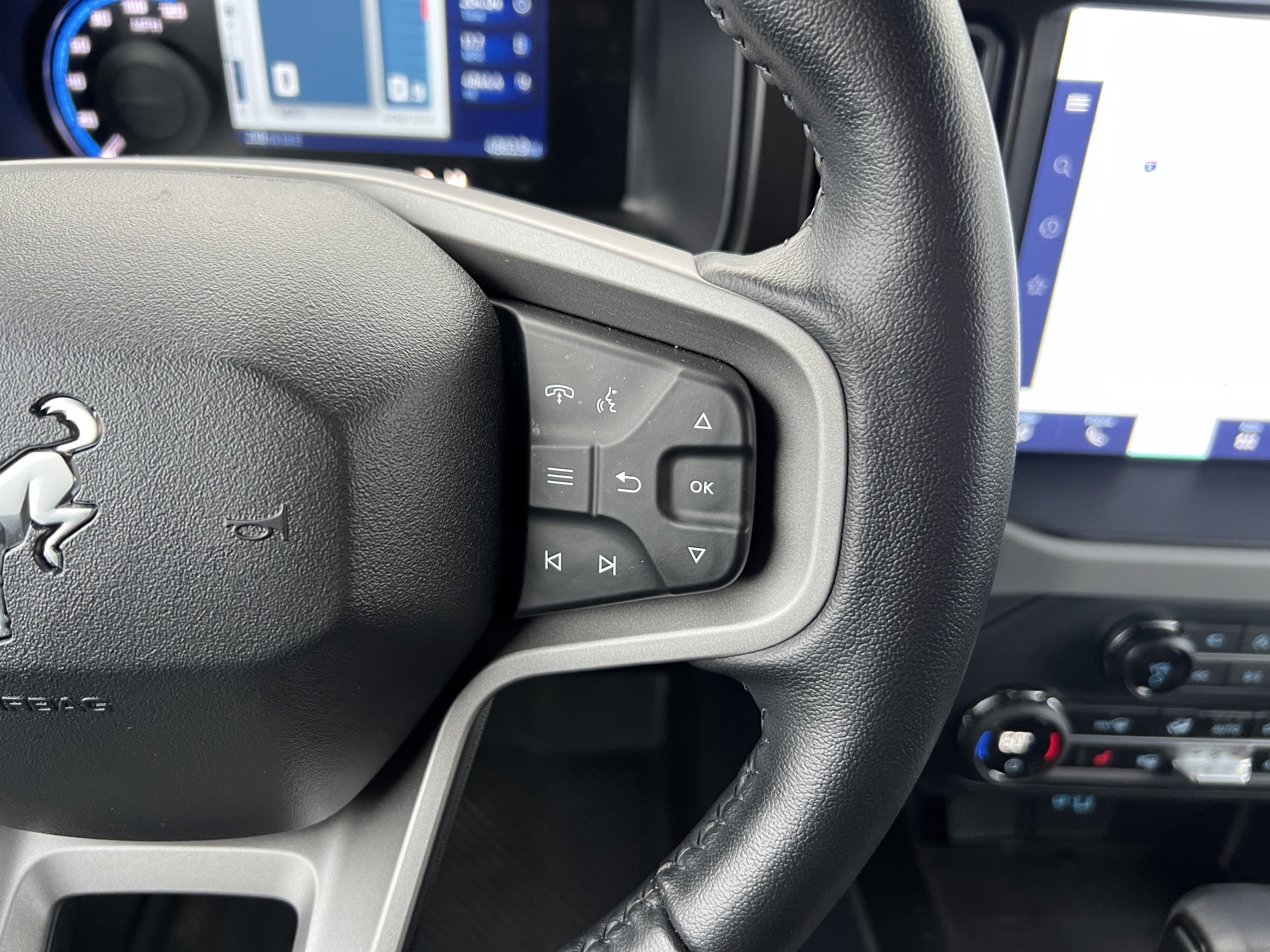 Used 2023 Ford Bronco Badlands image 29