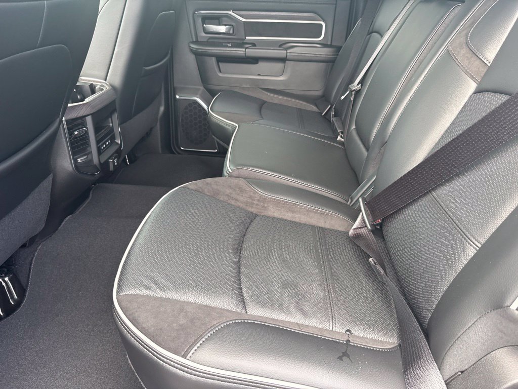 New 2026 RAM 3500 Laramie AWD/4WD image 32
