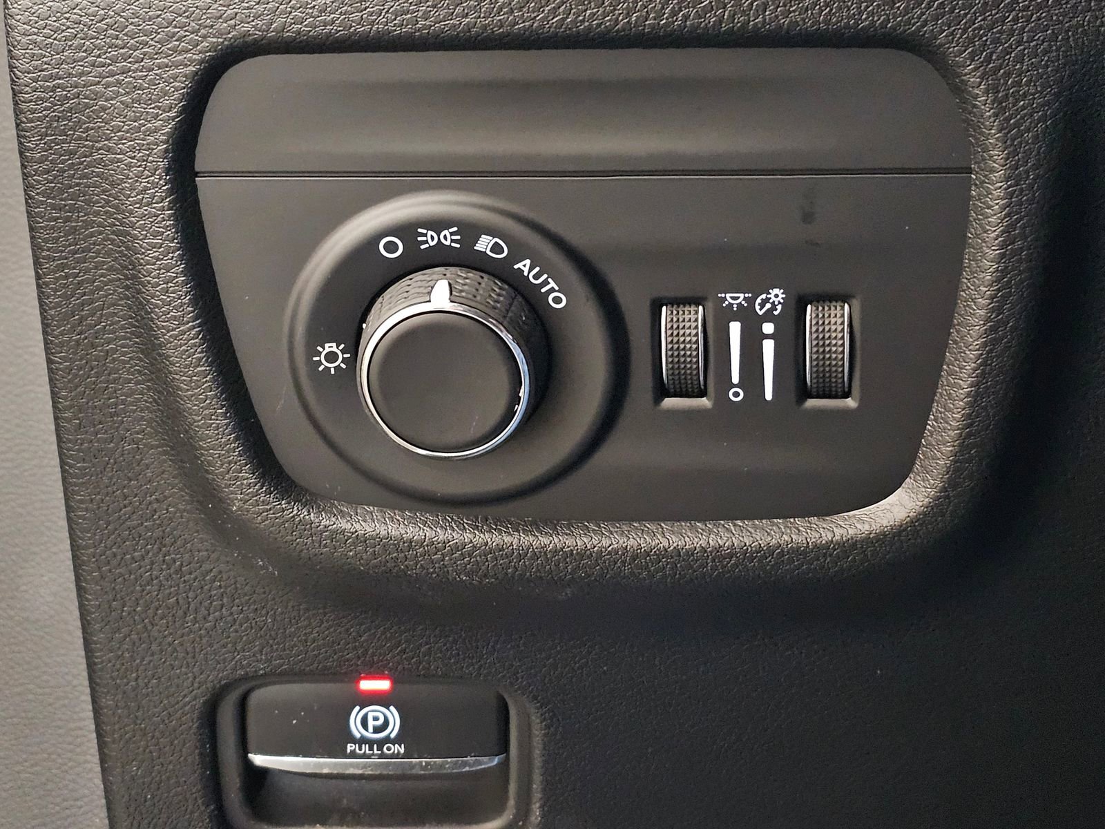 New 2025 Jeep Grand Cherokee L Altitude image 24