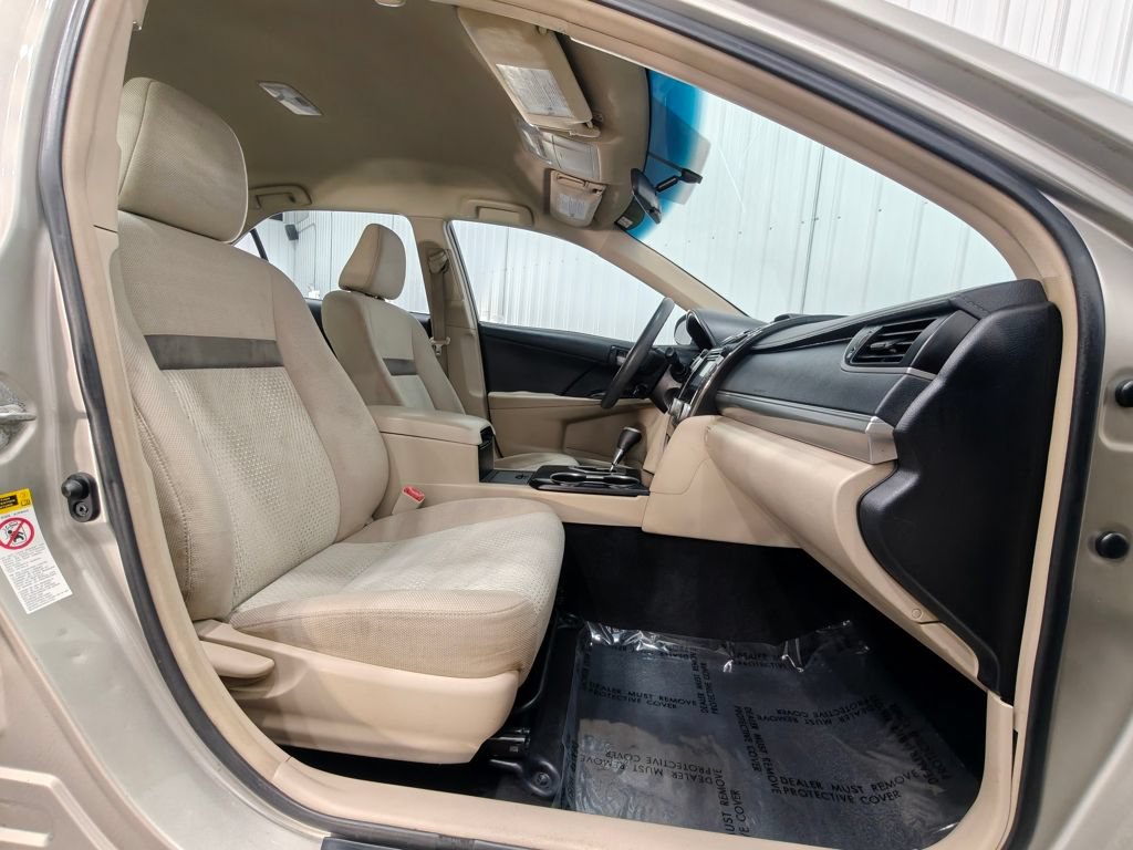 Used 2014 Toyota Camry LE FWD image 25