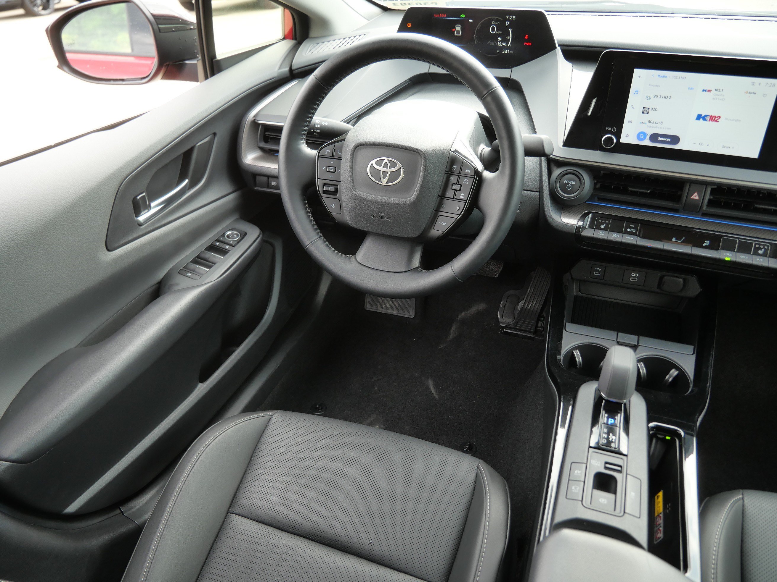 Certified 2025 Toyota Prius XLE FWD image 10
