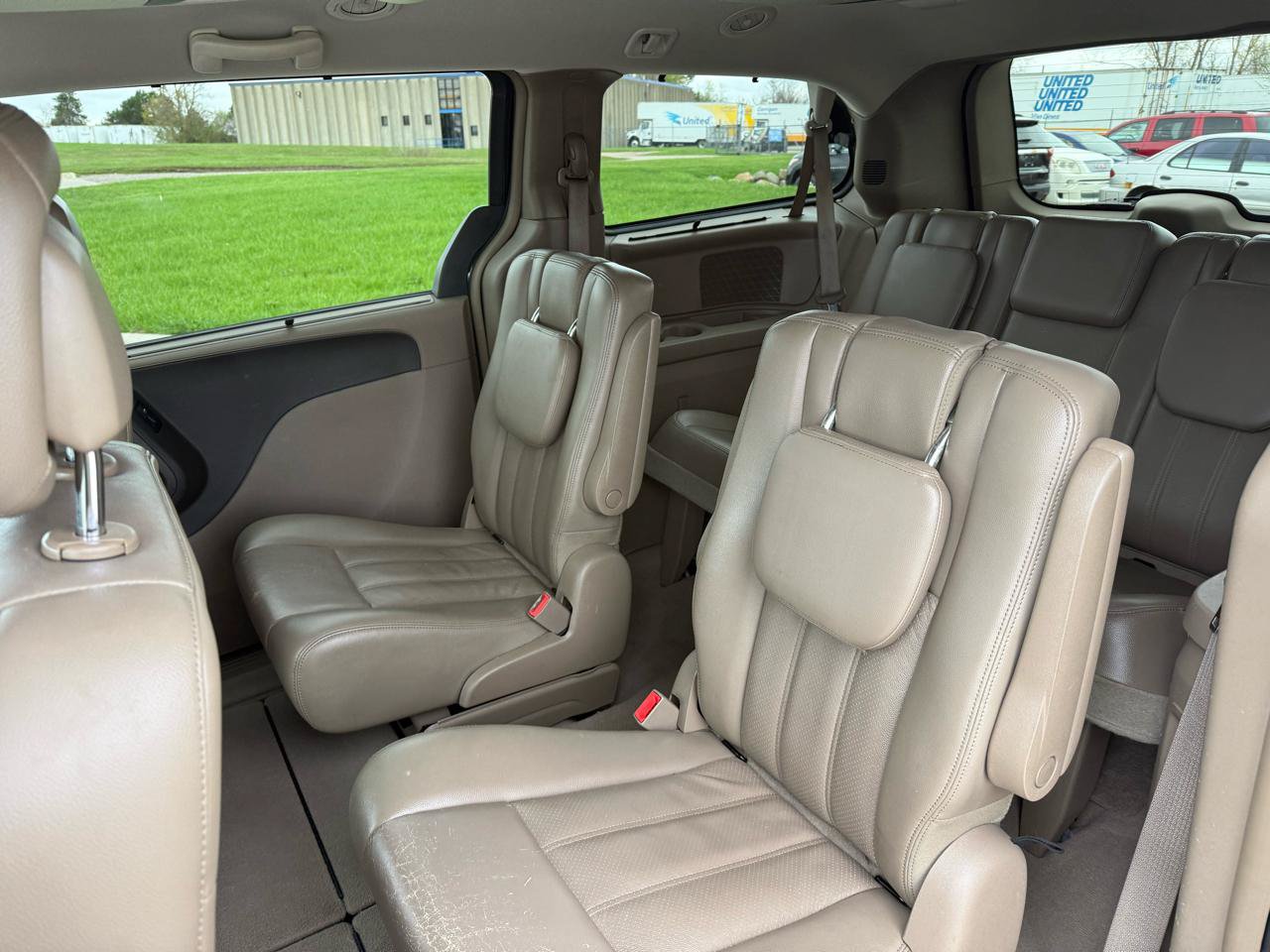 Used 2011 Chrysler Town & Country Touring-L w/ Entertainment Group #2 FWD image 18