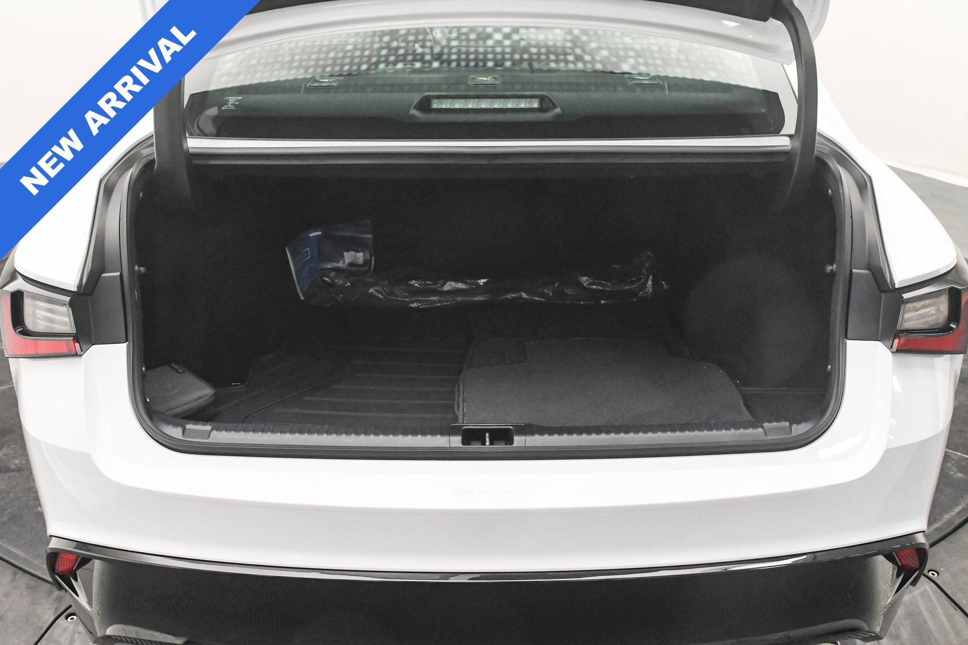 Used 2024 Lexus IS 350 F Sport image 7