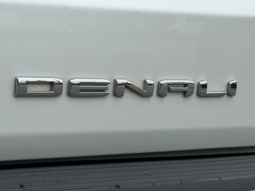 Used 2023 GMC Yukon Denali Ultimate w/ LPO, Floor Liner Package AWD/4WD image 13