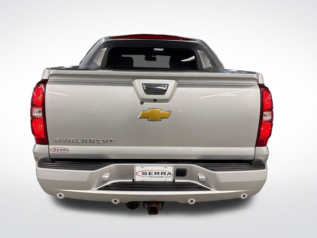 Used 2013 Chevrolet Avalanche LT w/ All-Star Edition AWD/4WD image 4