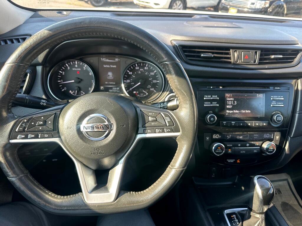 Used 2017 Nissan Rogue SV image 32