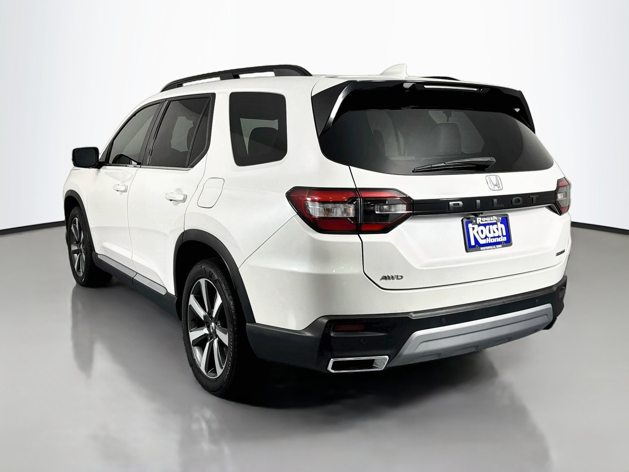 Certified 2024 Honda Pilot Touring image 7