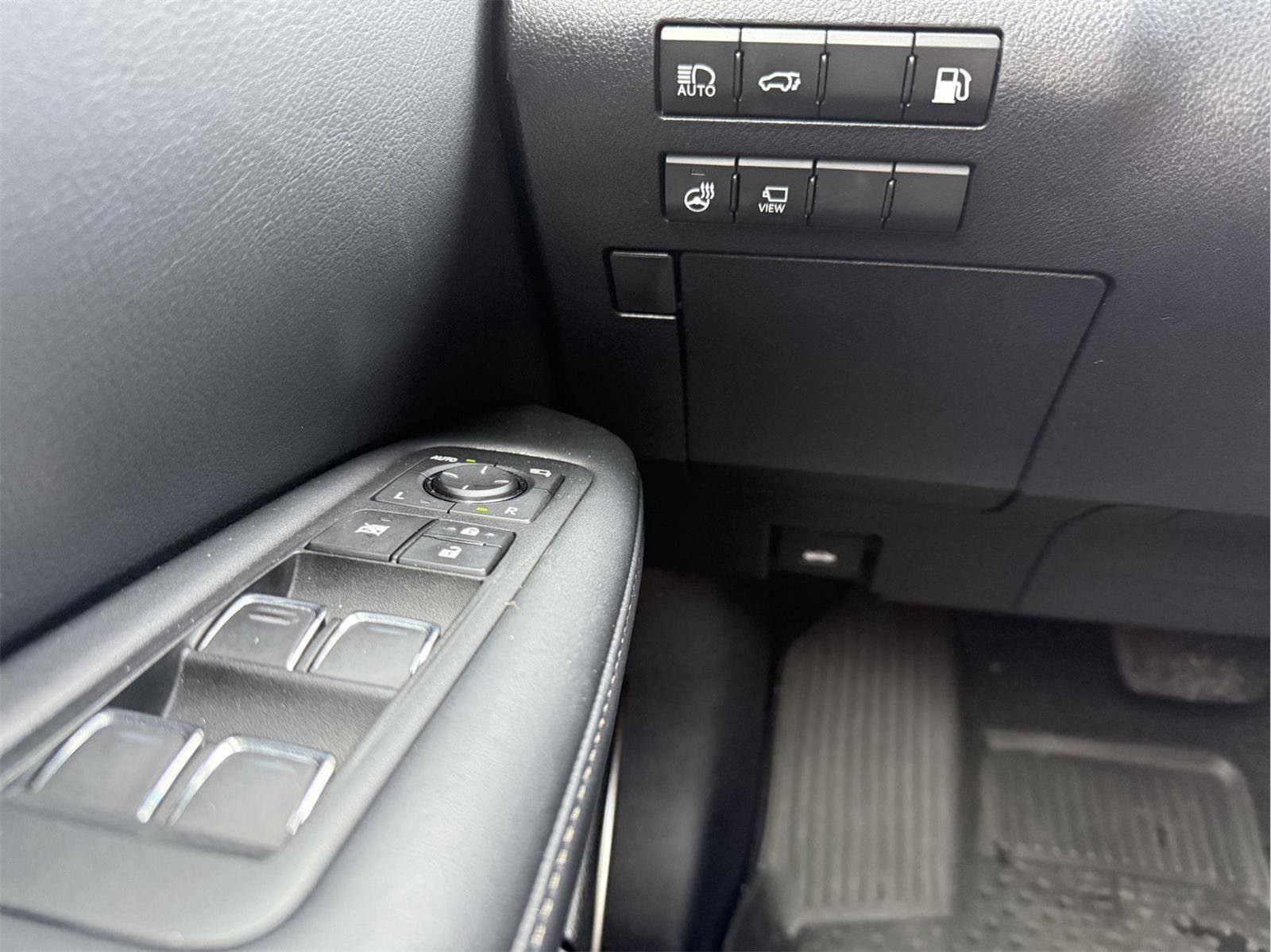 Used 2019 Lexus RX 450h AWD w/ Navigation Package image 18