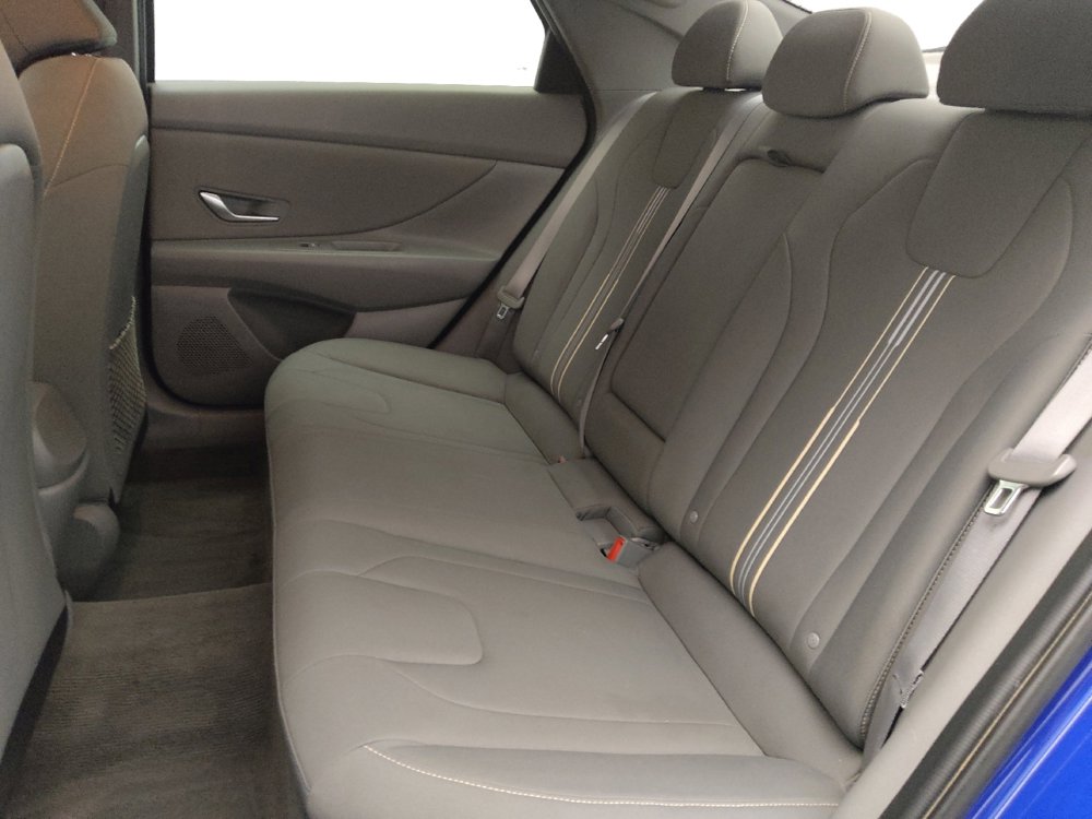 Used 2021 Hyundai Elantra SEL w/ Convenience + Premium Package image 18