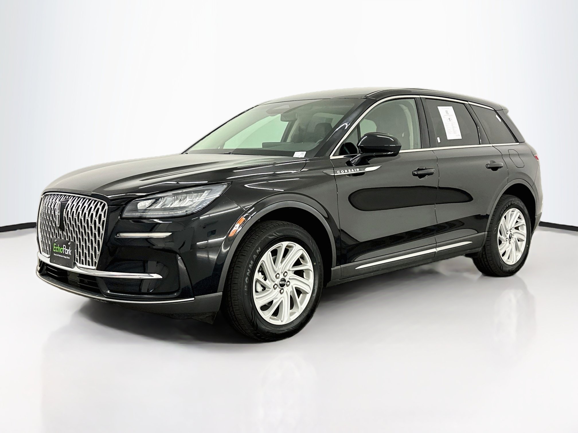 Used 2023 Lincoln Corsair AWD image 3