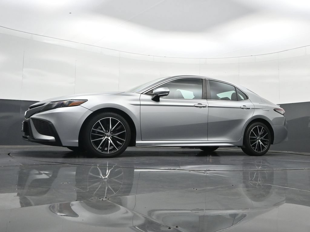 Used 2021 Toyota Camry SE w/ Cold Weather Package AWD/4WD image 31