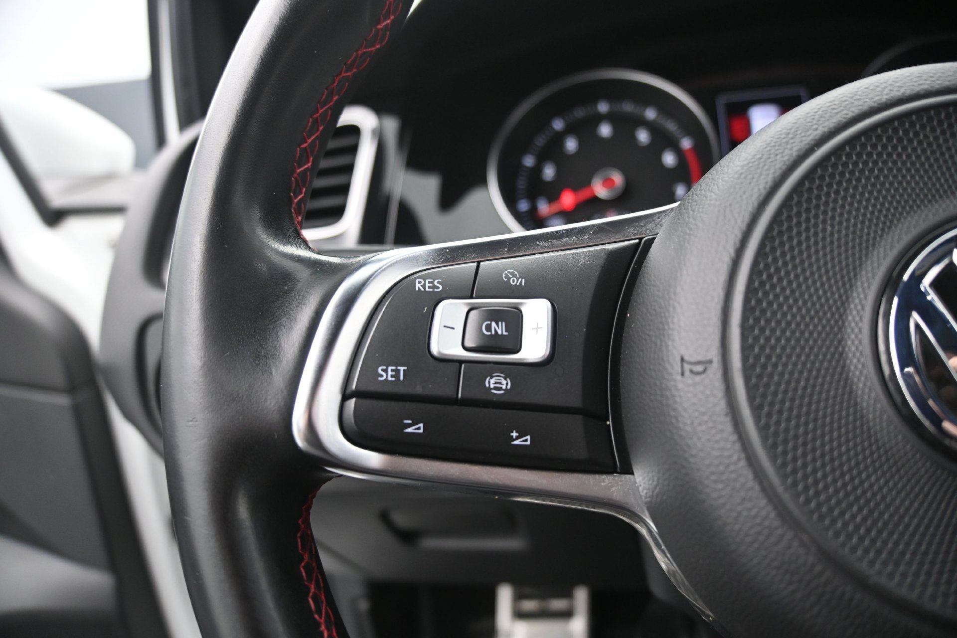Used 2020 Volkswagen GTI SE FWD image 26