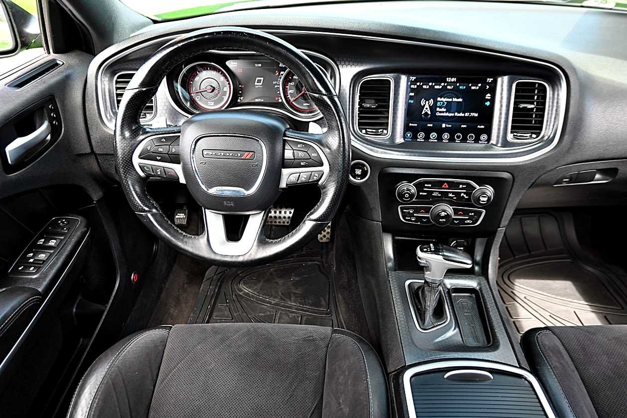 Used 2017 Dodge Charger R/T Scat Pack w/ Technology Group RWD image 30