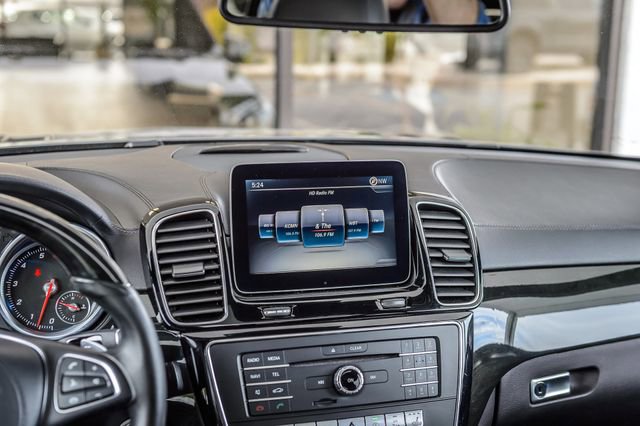 Used 2017 Mercedes-Benz GLS 450 4MATIC image 34