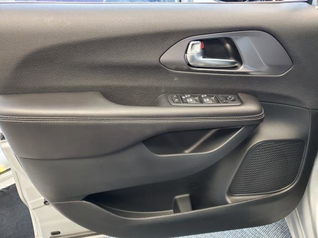 Used 2026 Chrysler Voyager LX image 17