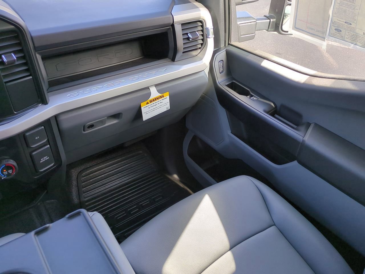 New 2026 Ford F550 4x4 Crew Cab image 17