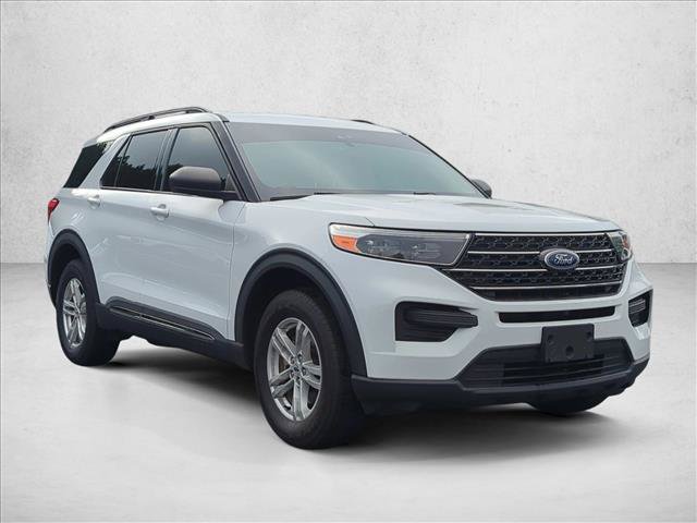 Used 2023 Ford Explorer XLT AWD/4WD image 3