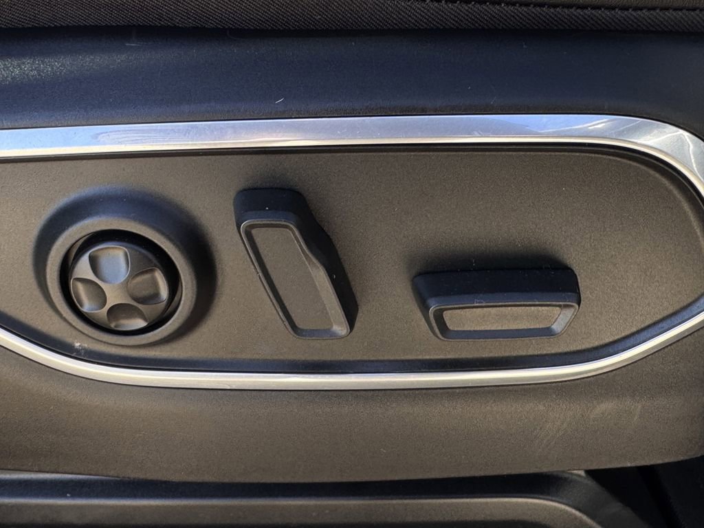 Used 2024 Jeep Wagoneer Series II w/ Flexible Seating Group image 27