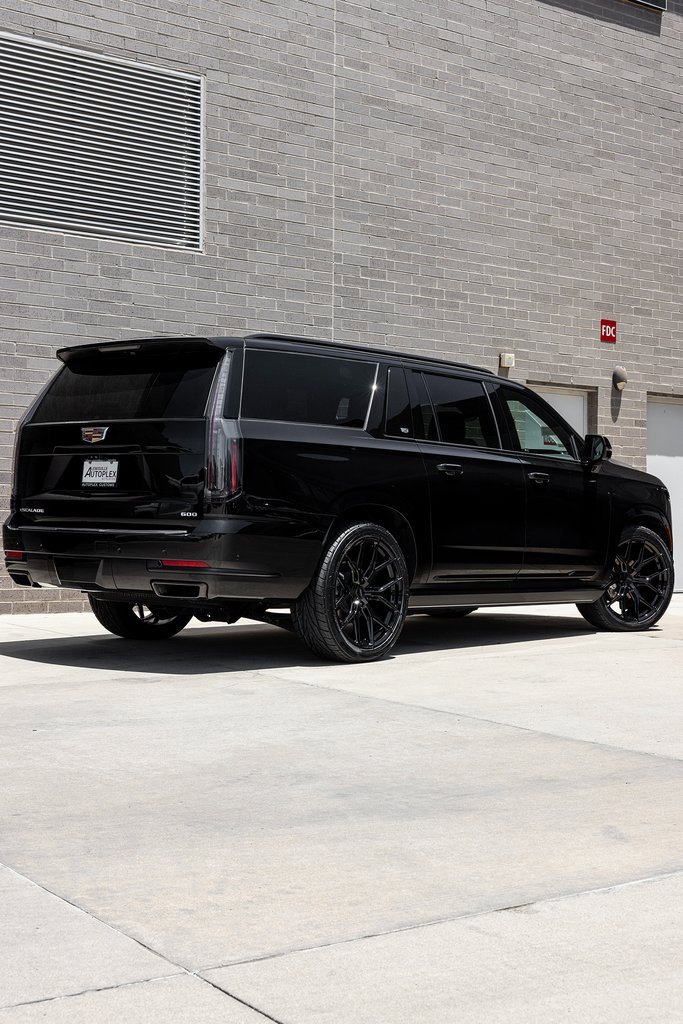 Used 2025 Cadillac Escalade ESV Sport w/ Touring Package image 5