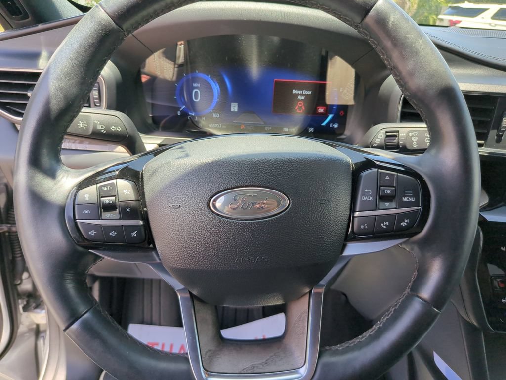 Certified 2022 Ford Explorer Platinum w/ Equipment Group 601A AWD/4WD image 33