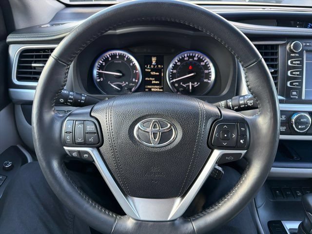 Used 2015 Toyota Highlander Limited Platinum AWD/4WD image 31