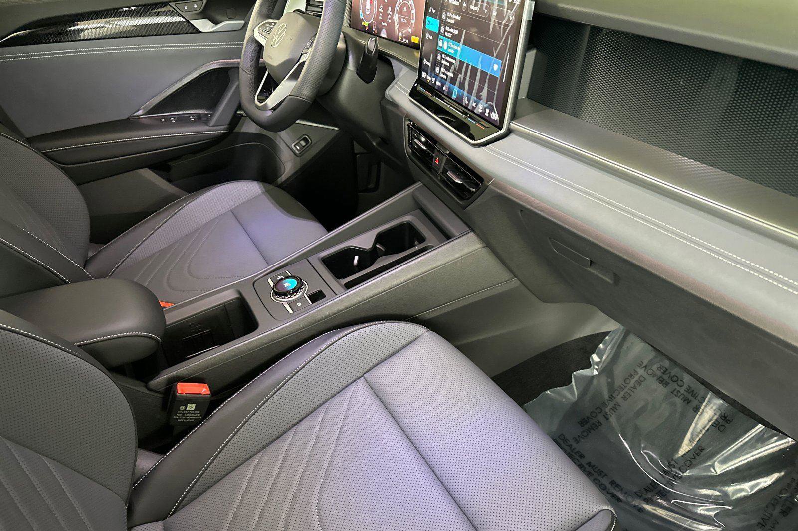 New 2026 Volkswagen Tiguan SE R-Line AWD/4WD image 15