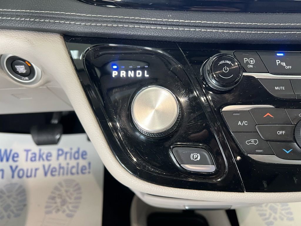 Used 2021 Chrysler Pacifica Touring-L image 13
