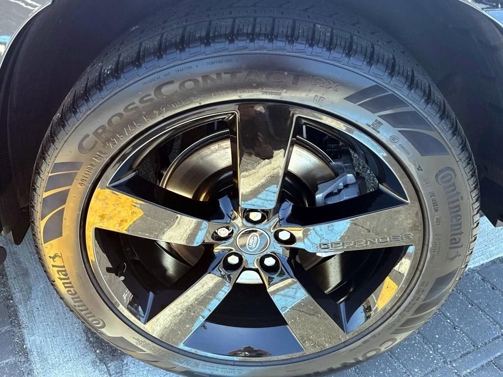 New 2025 Land Rover Defender 130 X-Dynamic SE image 3