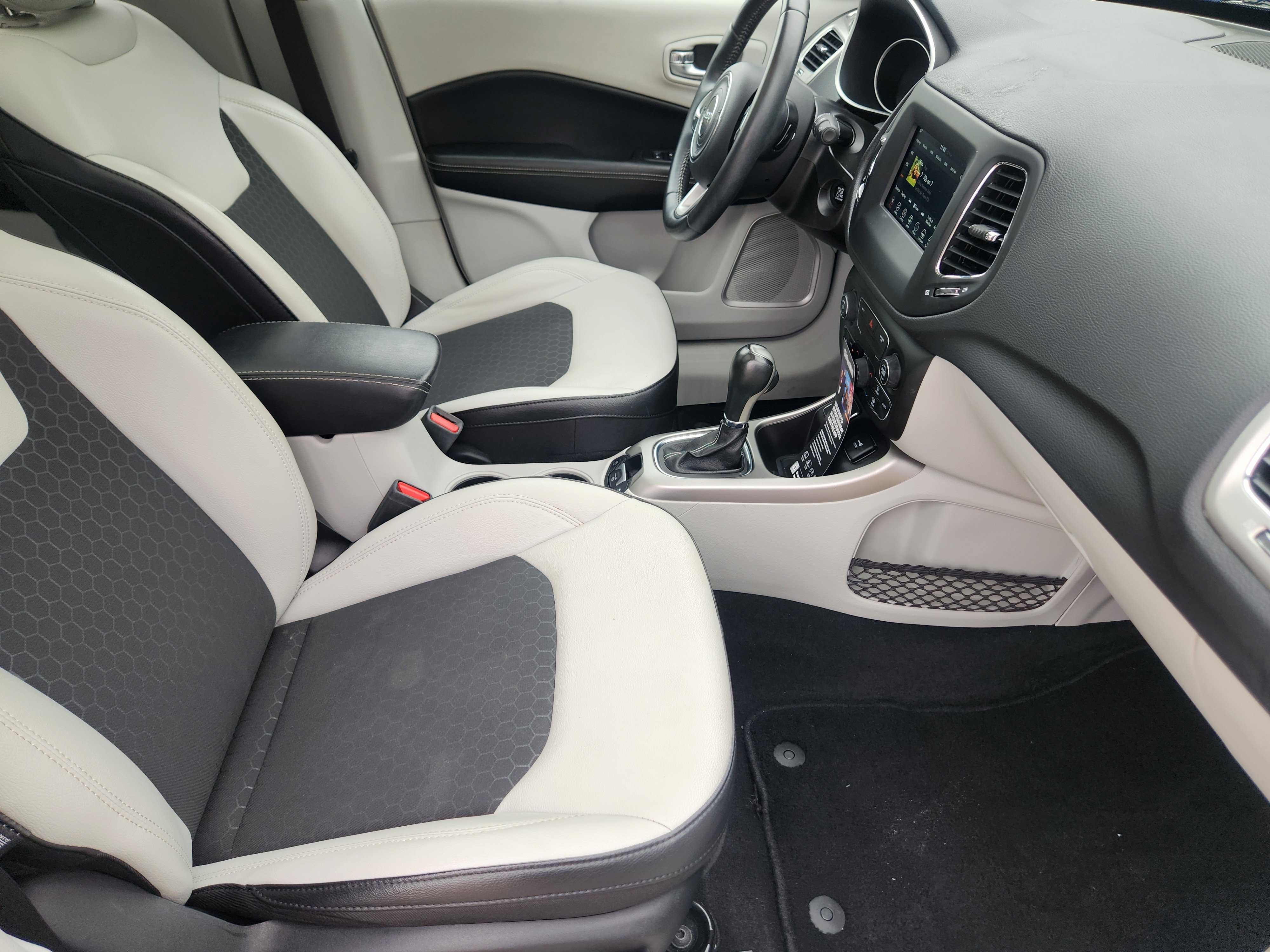 Used 2019 Jeep Compass Latitude FWD image 10