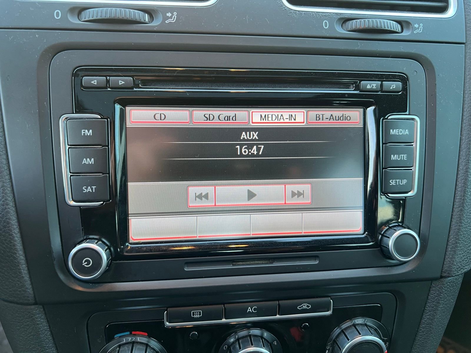 Used 2010 Volkswagen GTI 4-Door image 16