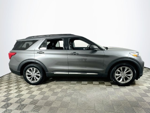 Used 2023 Ford Explorer XLT w/ Equipment Group 202A RWD image 2